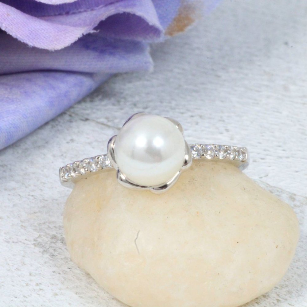 925 Sterling Silver Faux White Pearl & CZ Flower Design Ring Size 7